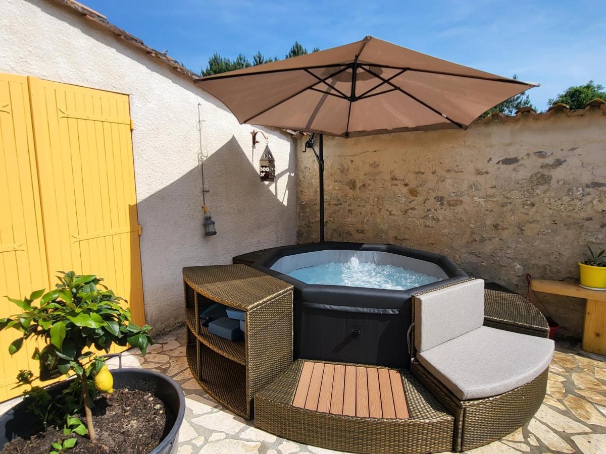 Domaine De La Sarrotte Bed & Breakfast Saugon Dış mekan fotoğraf